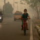Image for article titled Photos: Inside the toxic haze, a “crime against humanity” caused by Indonesia’s fires